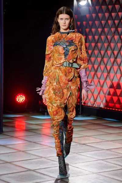 Look 48